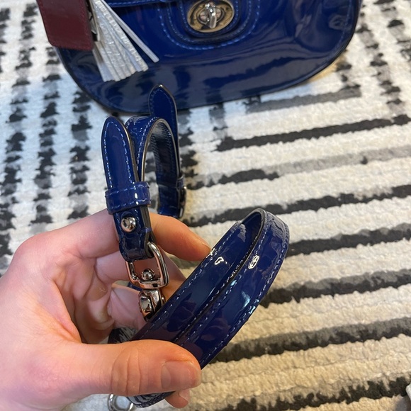 Coach Willis blue patent leather crossbody purse - Picture 5 of 14